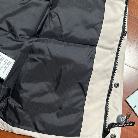 Canada Goose White Down Vest - Picture 4 of 8